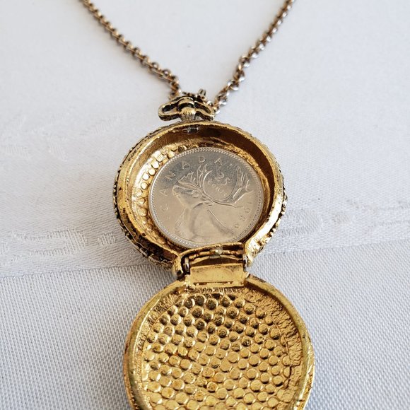 Vintage Locket Pendant. Gold & Silver antiqued tones. Statement necklace. - Picture 6 of 14